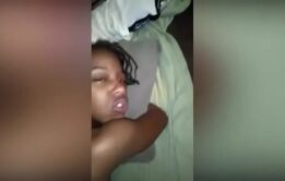 Negra bunduda caseira delirando no sexo anal
